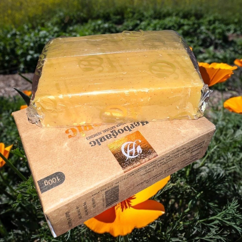 Turmeric brithtening soap vitamin c soap alpha arbutin skin brightening - Picture 1 of 5
